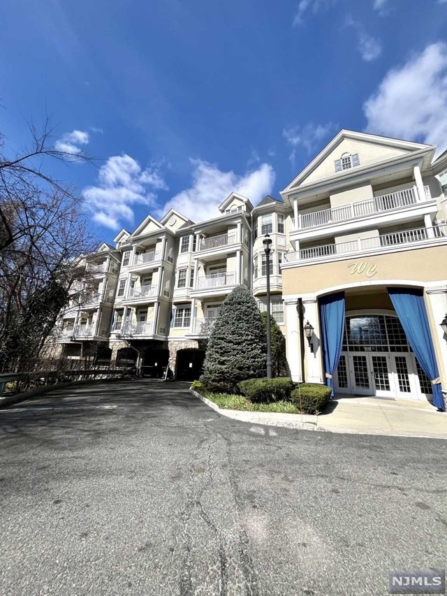 175 Rochelle Ave Unit 207 Rochelle Park NJ 07662 MLS# 24008288 175 Rochelle Ave Unit 207 Rochelle Park NJ 07662 MLS# 24008288