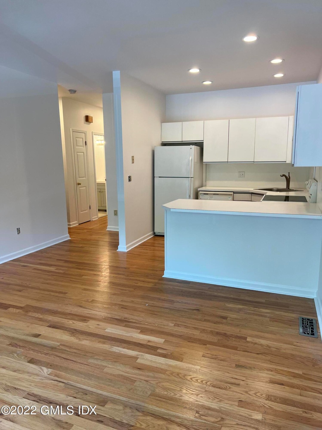 51 Old Kings Hwy unit 2, Old Greenwich, CT 06870 - photo 1