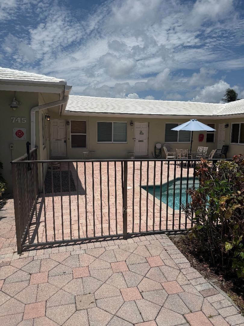 1710 NE 8th St unit 3, Fort Lauderdale, FL 33304 - photo 1