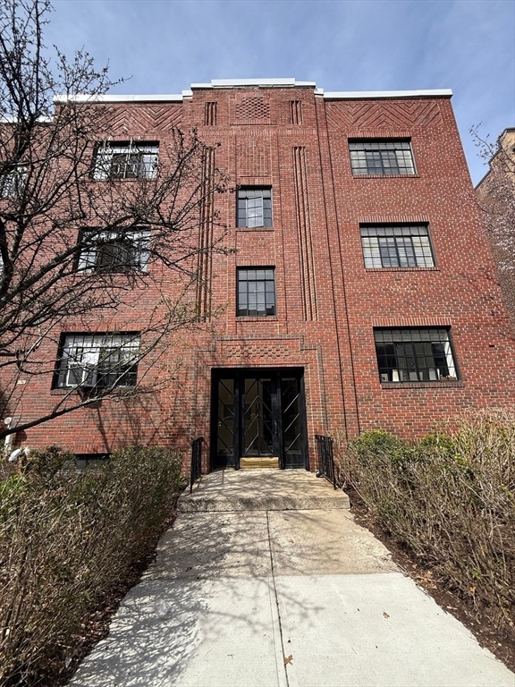 116 Sewall Ave unit 2, Brookline, MA 02446 - photo 1