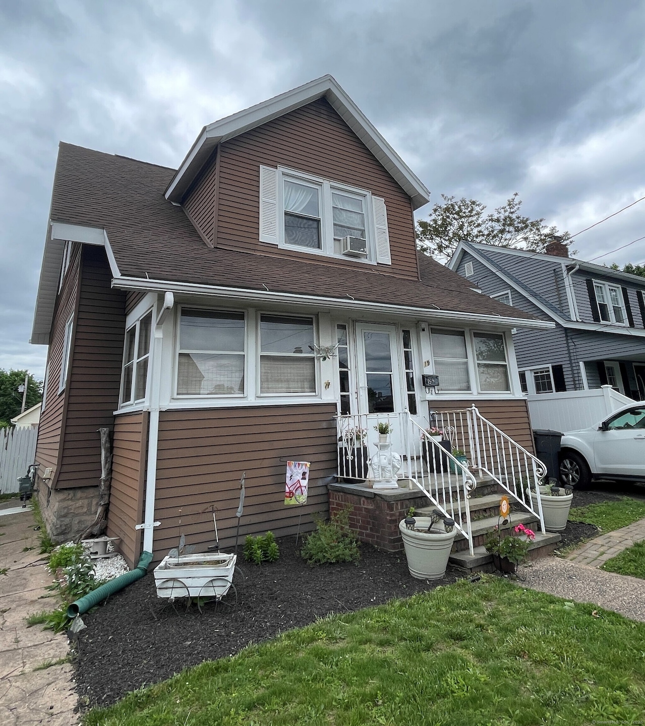 Under Contract $299,900