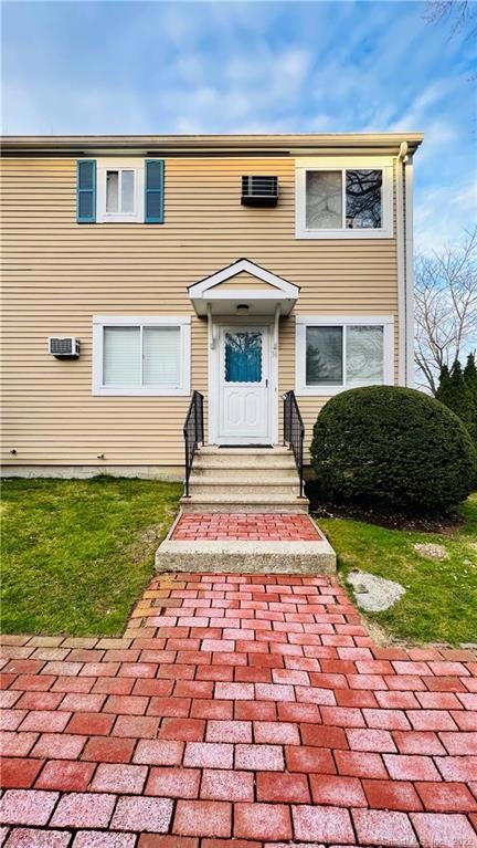 135 Flax Hill Rd unit 34, Norwalk, CT 06854 - photo 1