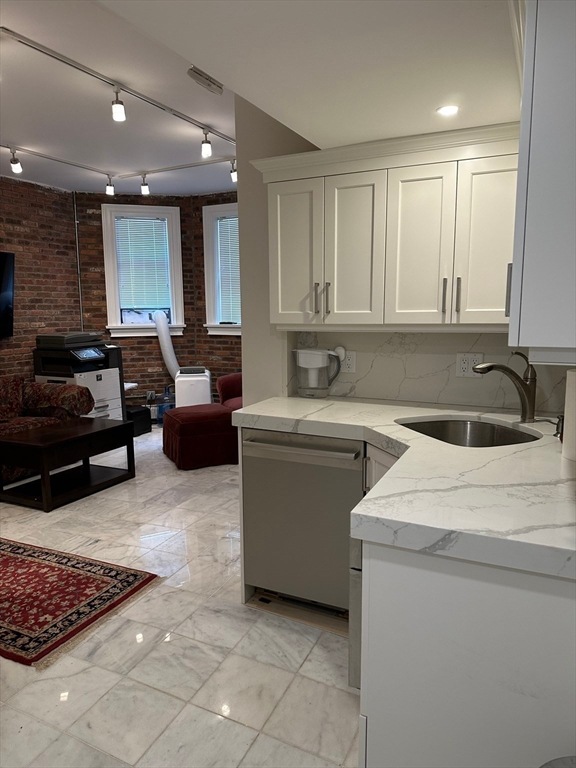 107 Jersey St unit 20A, Boston, MA 02215 - photo 1