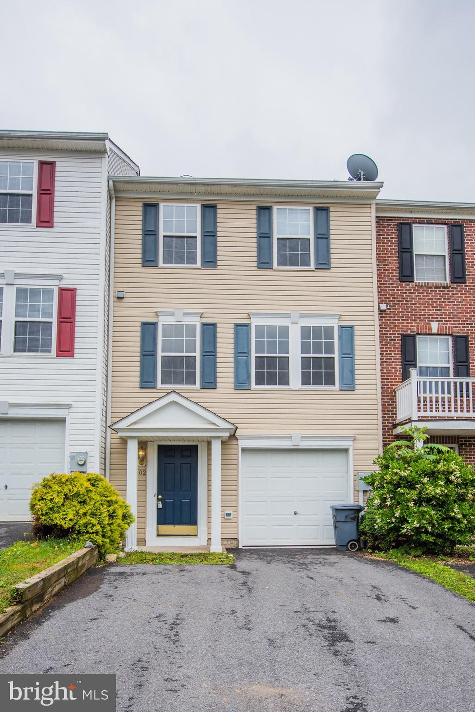 602 Hupps Hill Ct, Strasburg, VA 22657 - photo 1