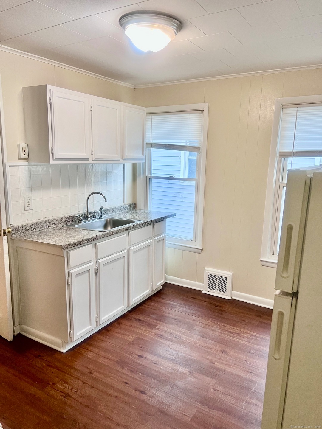 282 Front Ave, West Haven, CT 06516 - photo 1