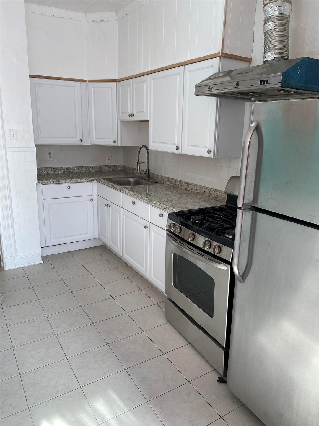 191 Fairview Ave unit 2, Jersey City, NJ 07304 - photo 1