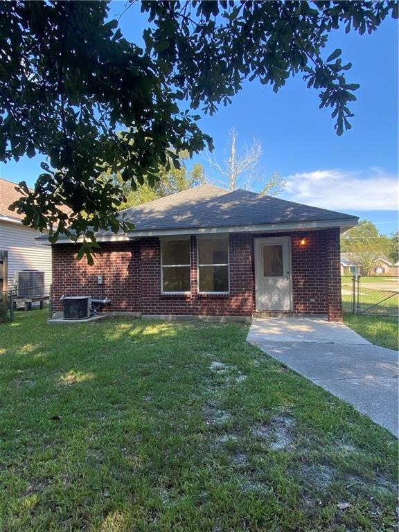 1749 Nellie Dr, Slidell, LA 70458 - photo 1