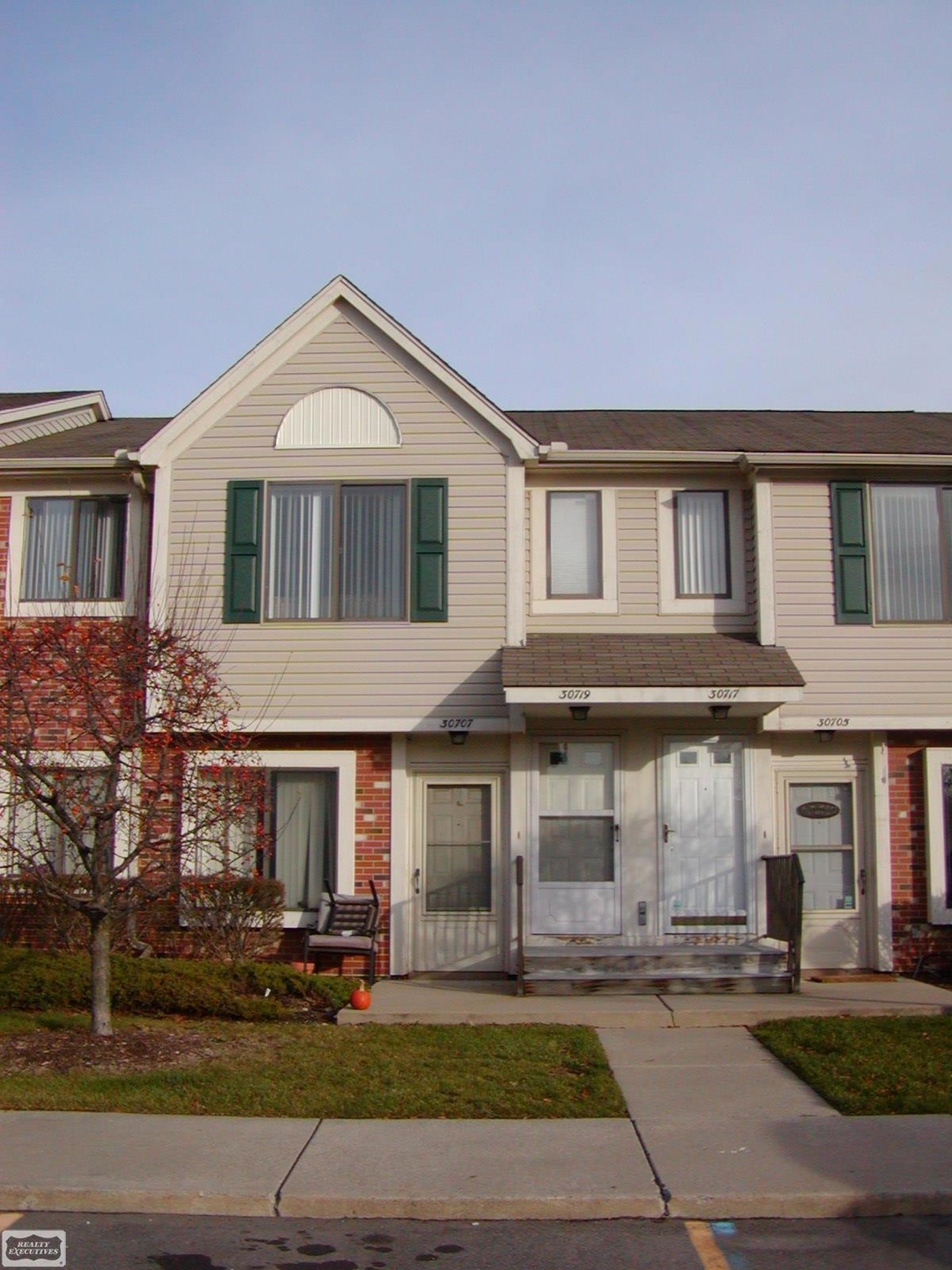 30717 Hidden Pines Ln, Roseville, MI 48066 - photo 1