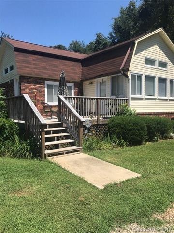 336 Sundown Road. 1 bedroom, 1.5 baths. Hardwoods 