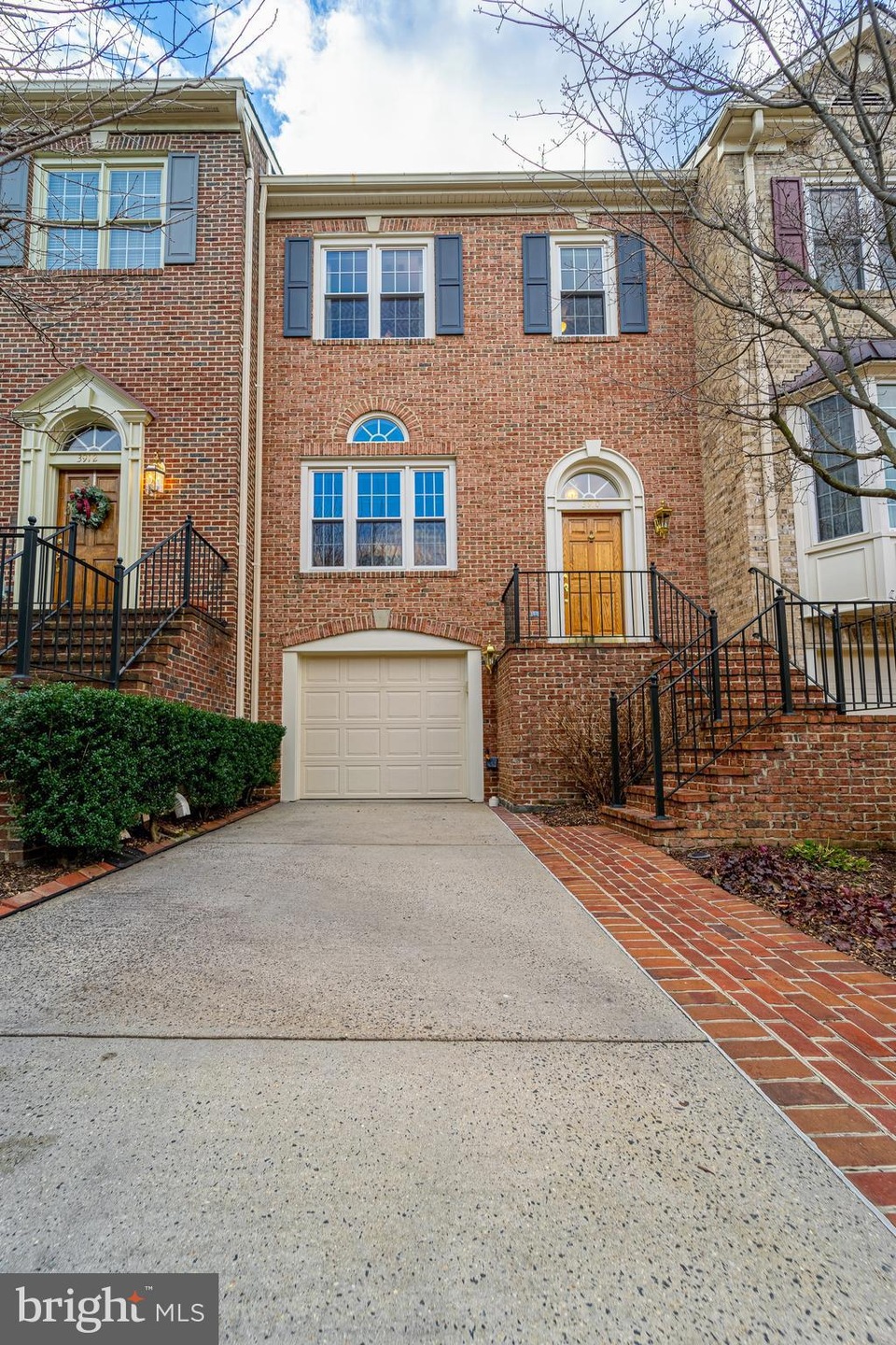 3910 Barcroft Mews Ct, Falls Church, VA 22041 - photo 1