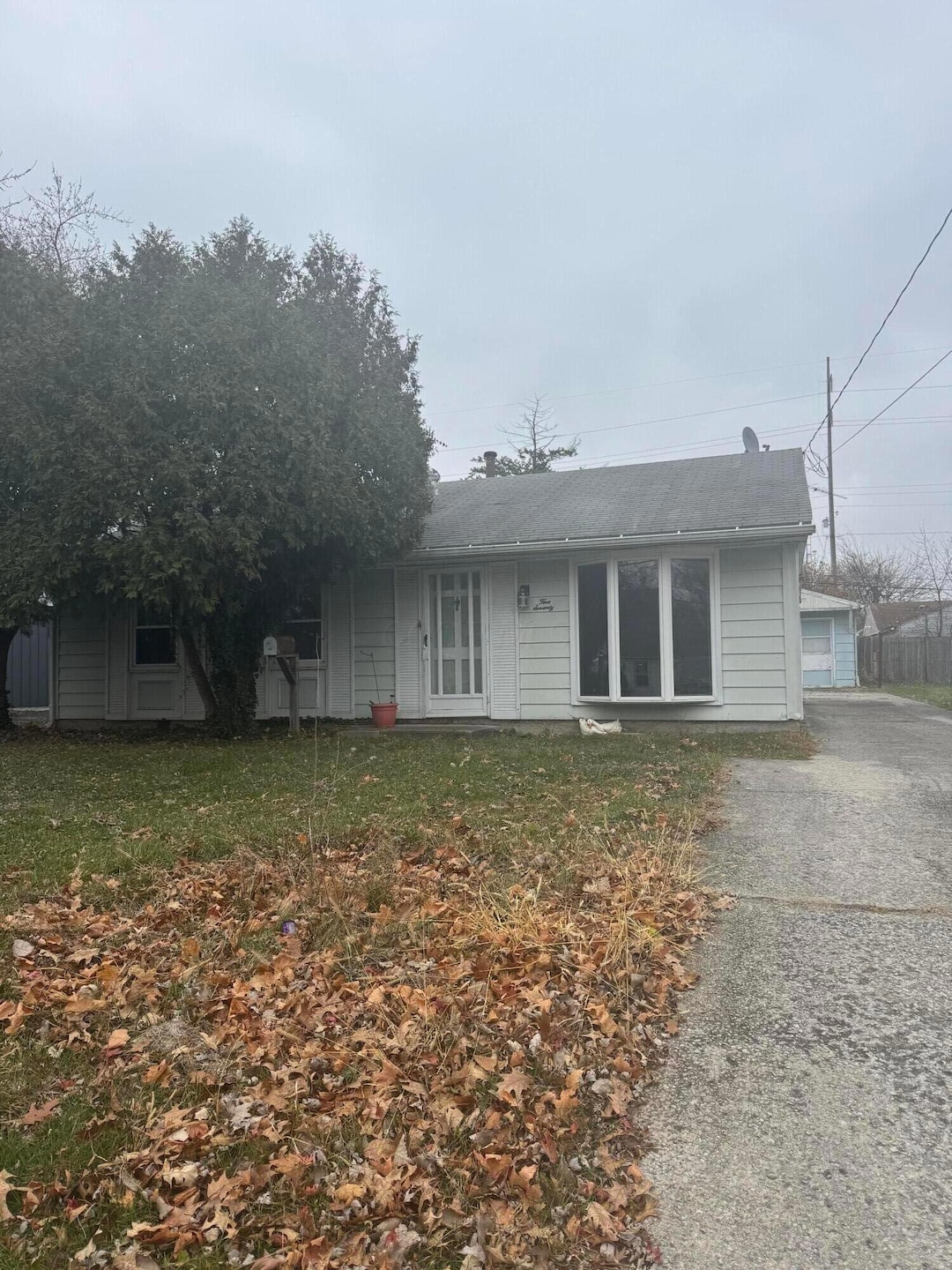 570 W Lawn Dr, Marion, OH 43302 - photo 1