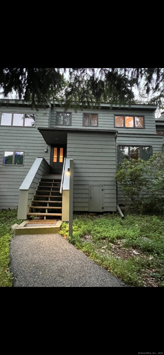 Front entrance to Townhouse