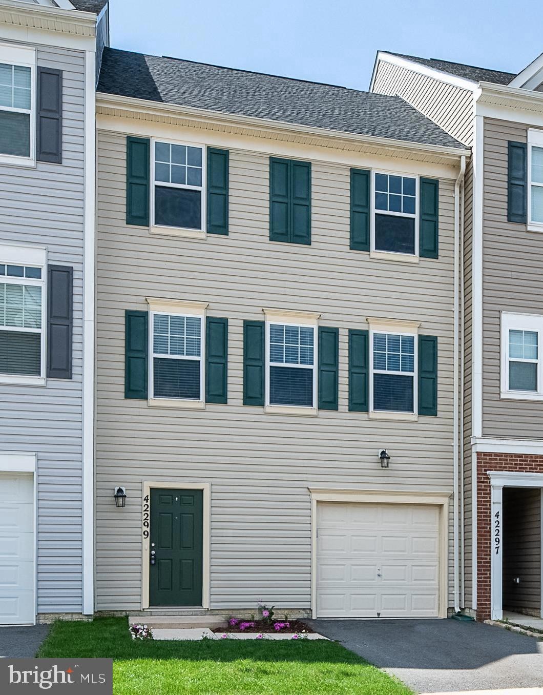 42299 Demarco Terrace, Chantilly, VA 20152 - photo 1