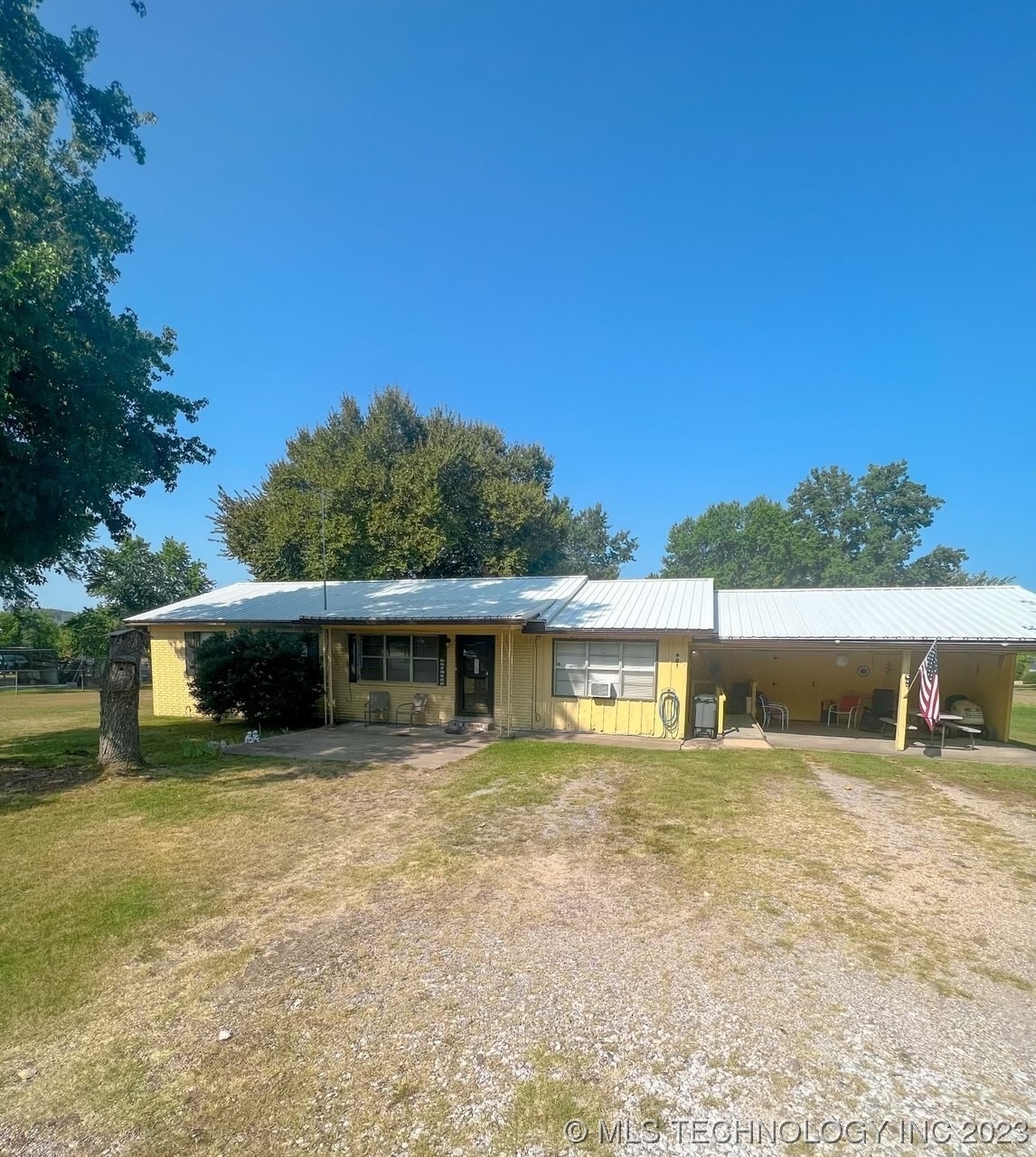 901 Cherokee St, Vian, OK 74962 - photo 1
