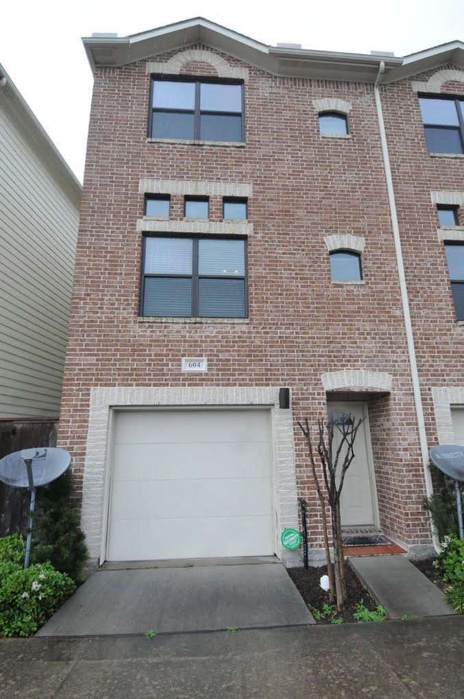 Welcome home to Springhill #604!