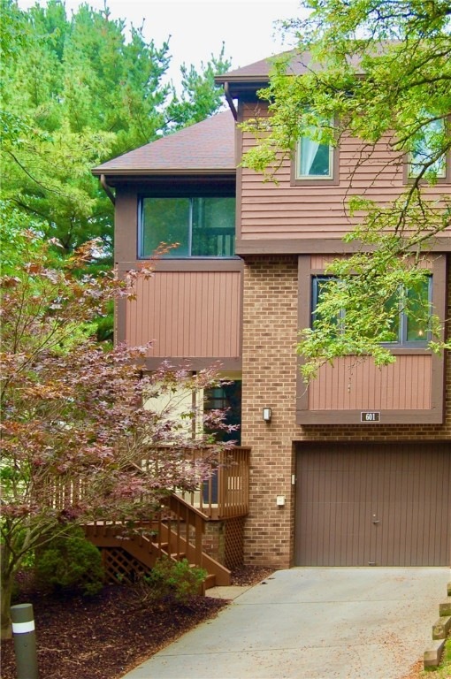 Welcome to 601 Forest Edge Court in Wexford!