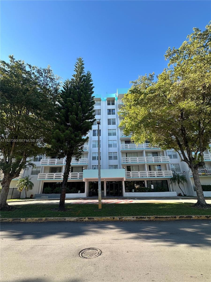 Parkway Towers unit 311, Miami, FL 33169 - photo 1