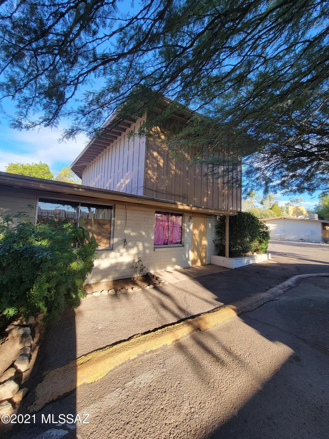 Front from E - 5901 N Oracle Rd 31