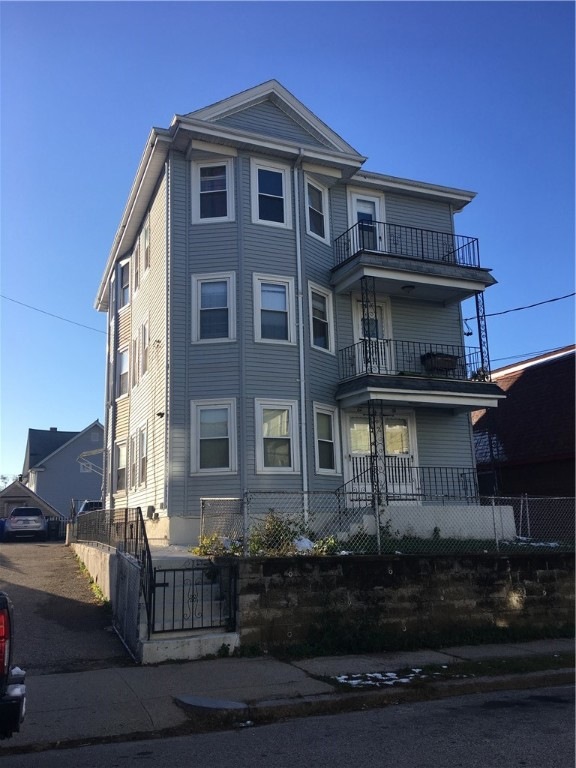 62 Larch St, Pawtucket, RI 02860 - photo 1