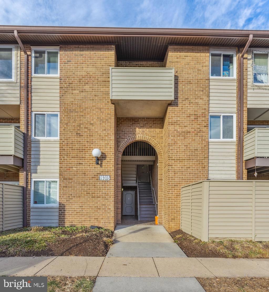 19315 Club House Rd unit 301, Montgomery Village, MD 20886 - photo 1