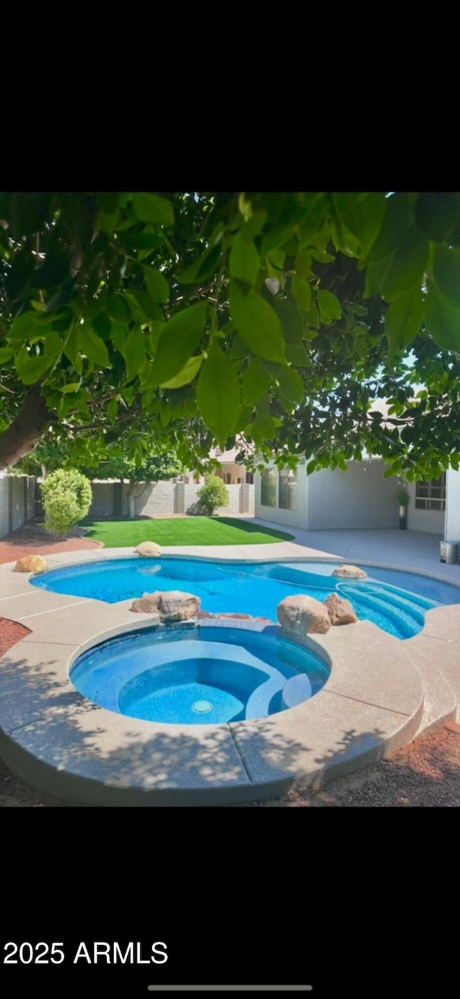 550 N Mammoth Way, Chandler, AZ 85225 - photo 1