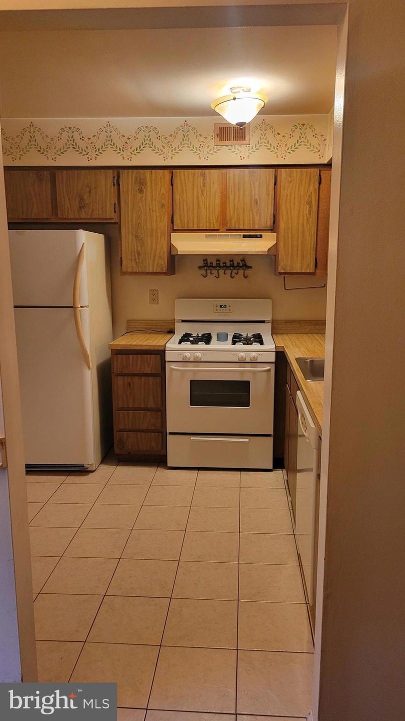 155A Bradford Ct unit A, Mount Laurel, NJ 08054 - photo 1