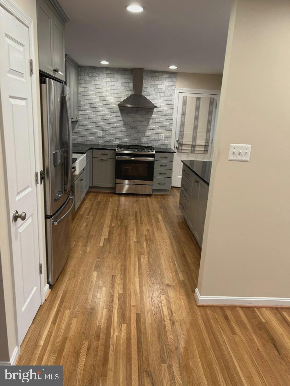 9238 Kristin Ln, Fairfax, VA 22032 - photo 1