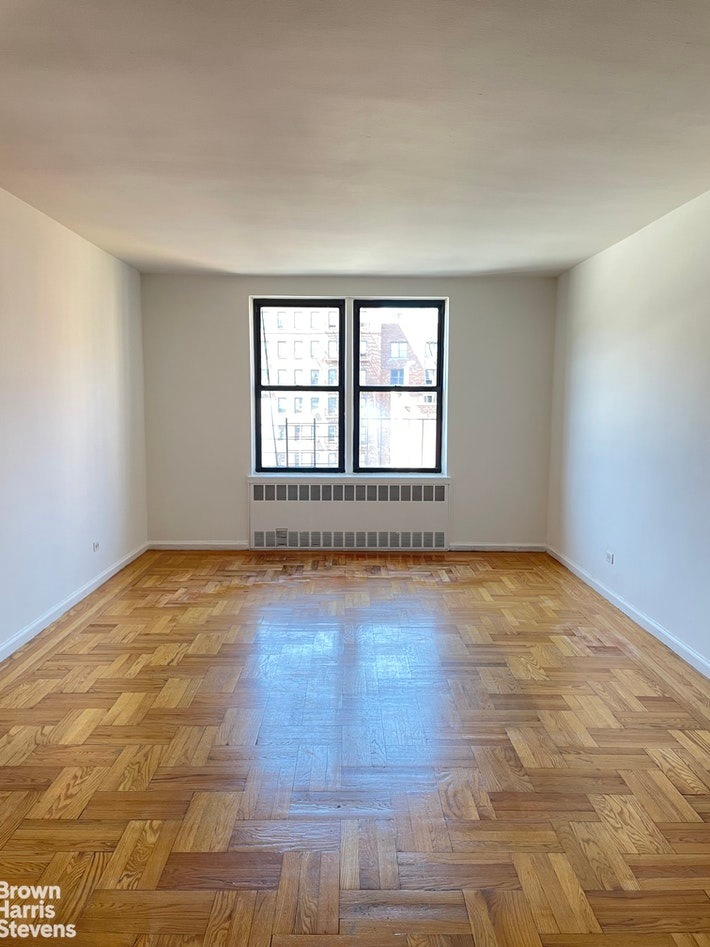2929 Bainbridge Ave unit 4H, New York City, NY 10458 - photo 1