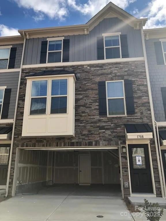 For Rent $2,700/month • Co-Listing Agent