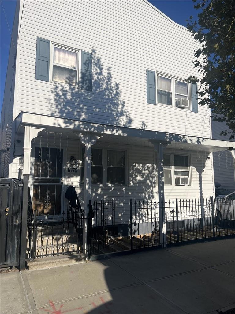 1670 Hunt Ave unit 2nd Floor Back, Bronx, NY 10462 - photo 1