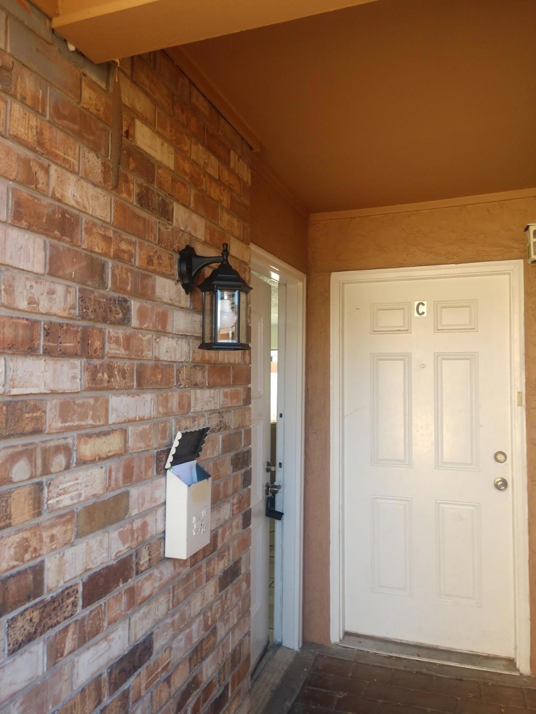 10512 Ashwood Dr unit B, El Paso, TX 79935 - photo 1