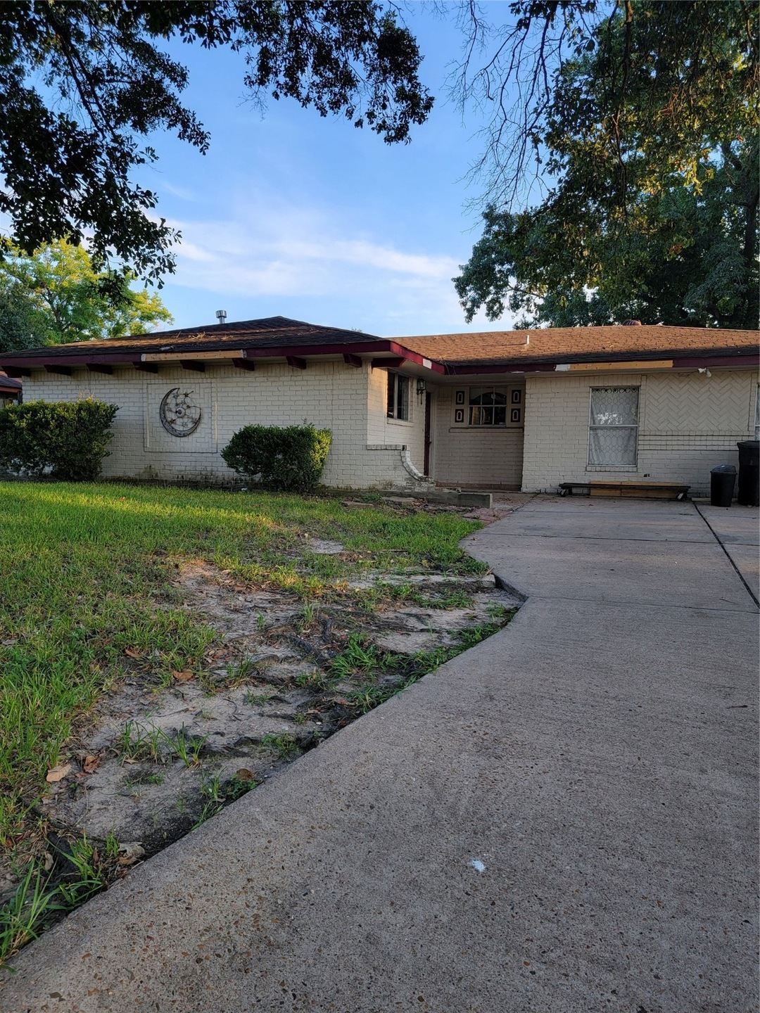 1719 Hidden Valley Dr, Houston, TX 77088 - photo 1