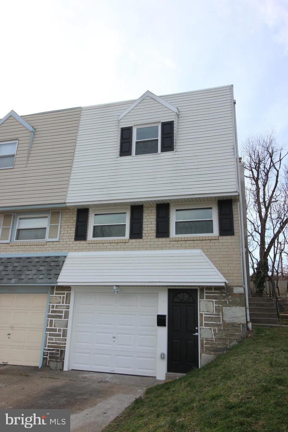 2852 Sebring Rd, Philadelphia, PA 19152 - photo 1