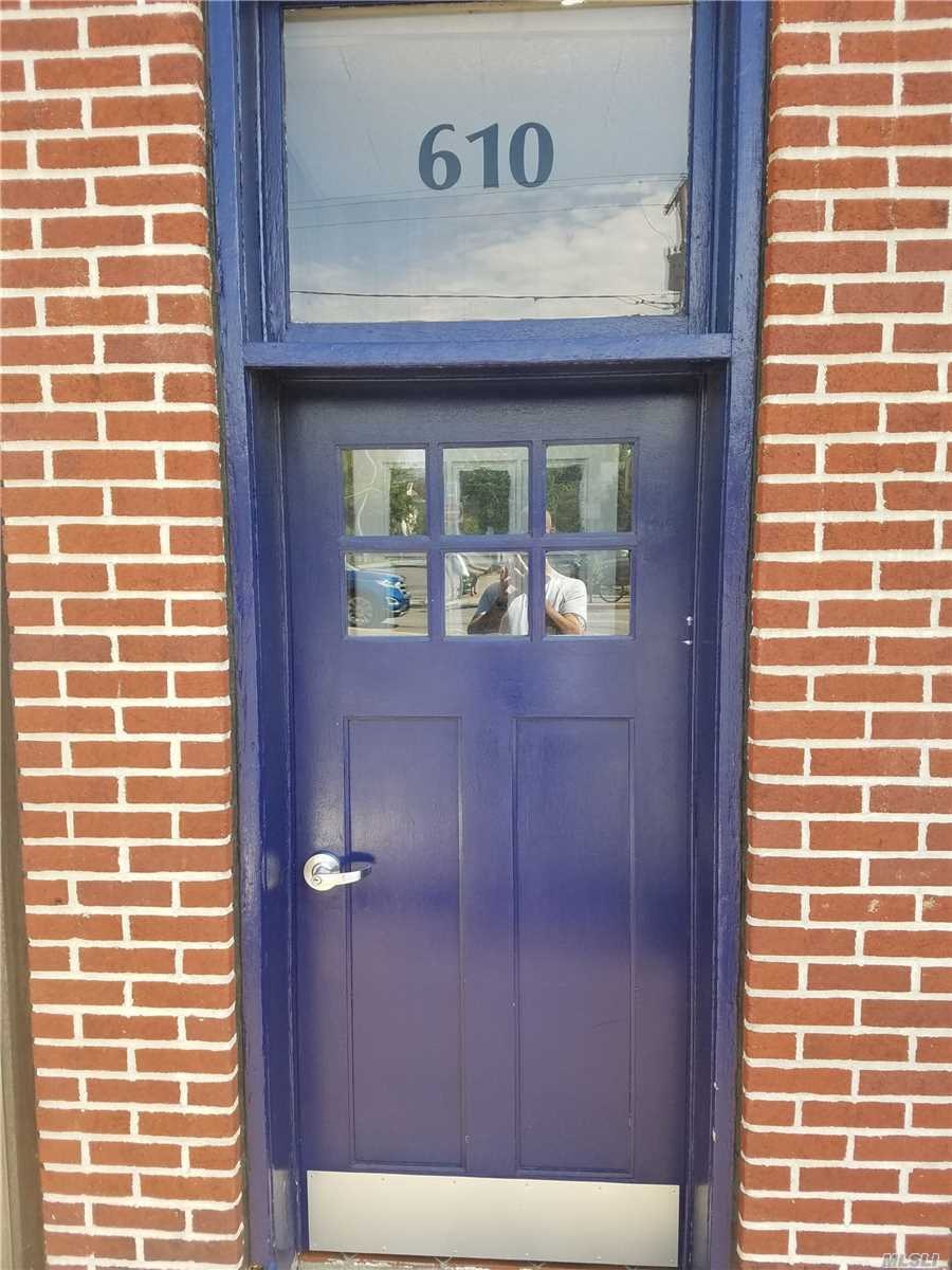 610 Jericho Turnpike unit 3, New Hyde Park, NY 11040 - photo 1