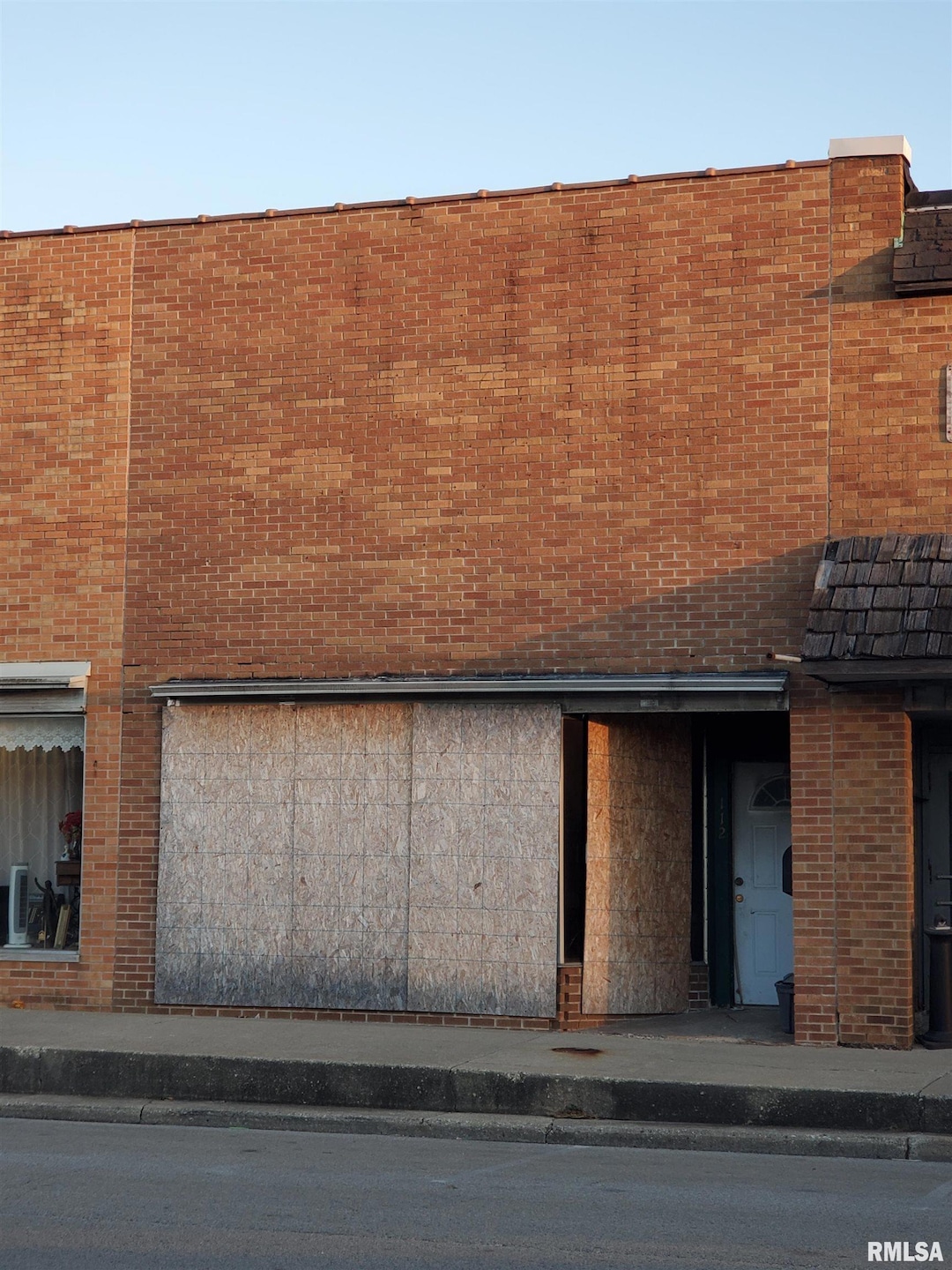 112 N Chicago St, Lincoln, IL 62656 - photo 1