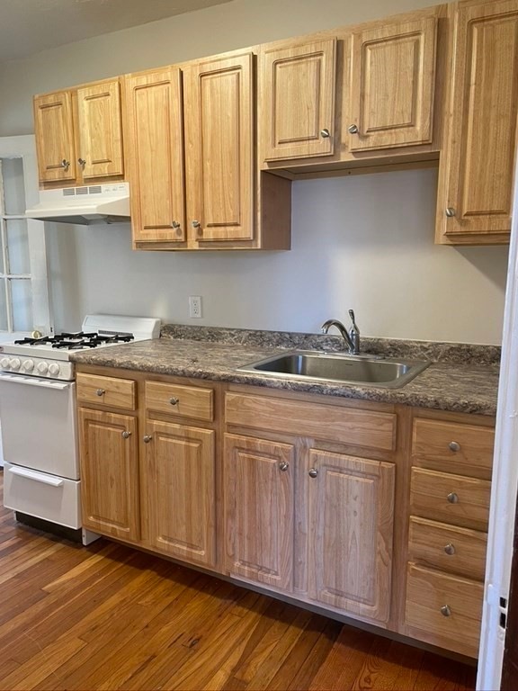 59 Chestnut St unit 8, Waltham, MA 02453 - photo 1