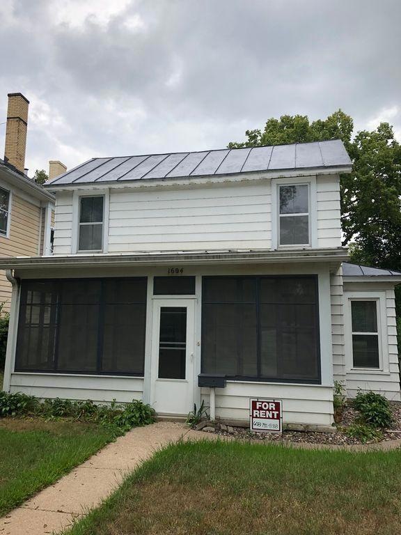 1604 Main St
