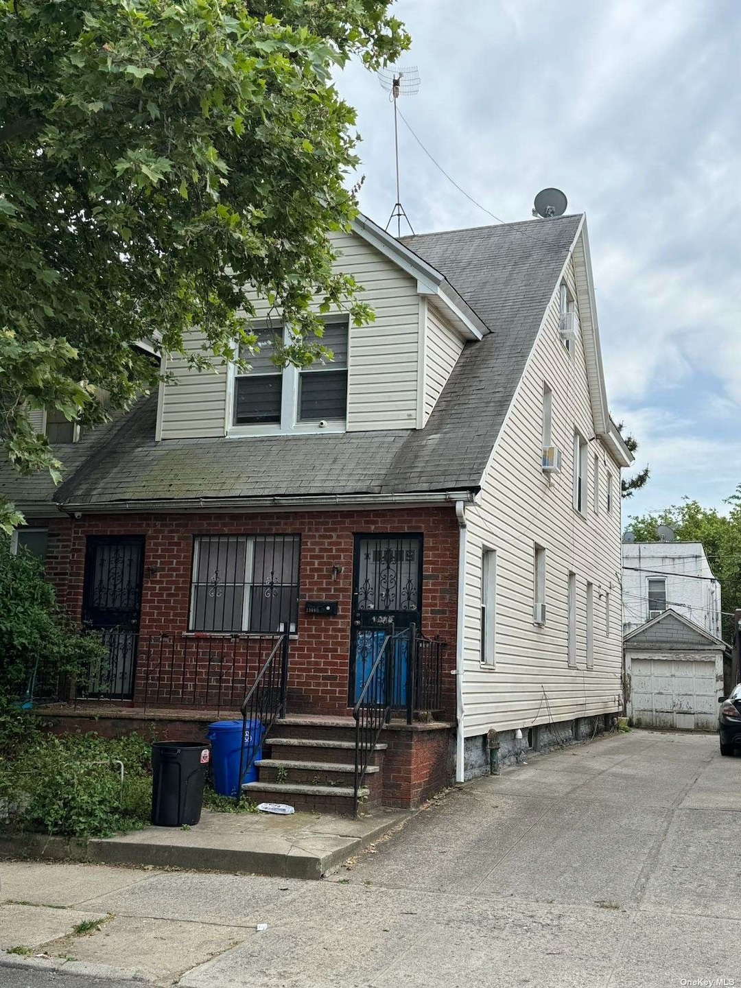 Sold $1,505,000 • Co-Listing Agent