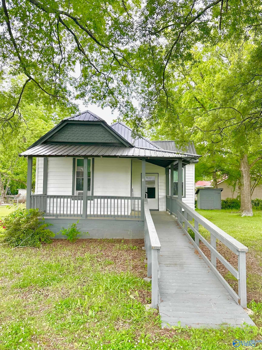 10 Comnock Ave, Gadsden, AL 35904 - photo 1