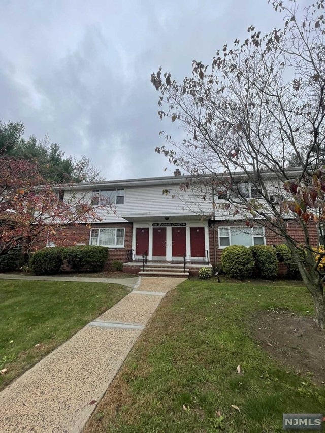 241 W Passaic St unit 1B, Rochelle Park, NJ 07662 - photo 1