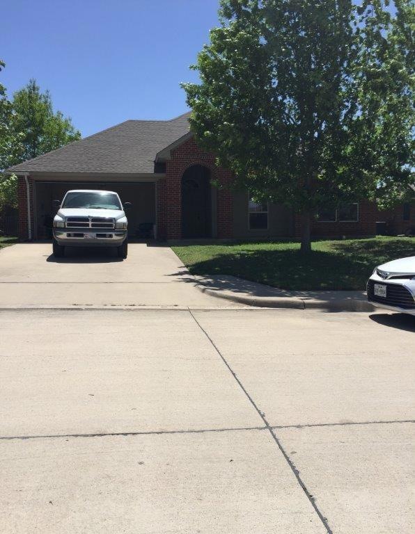 106 Water Oak Ln, Weatherford, TX 76086 - photo 1