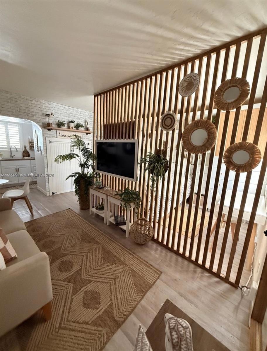 309 Crocus Terrace unit 9, Hollywood, FL 33019 - photo 1