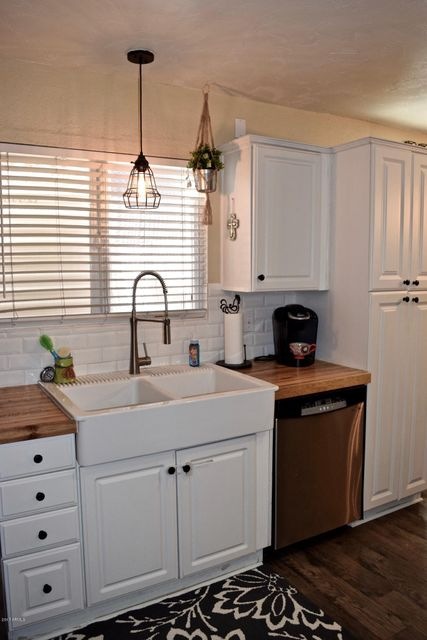 Kitchen w farmers sink