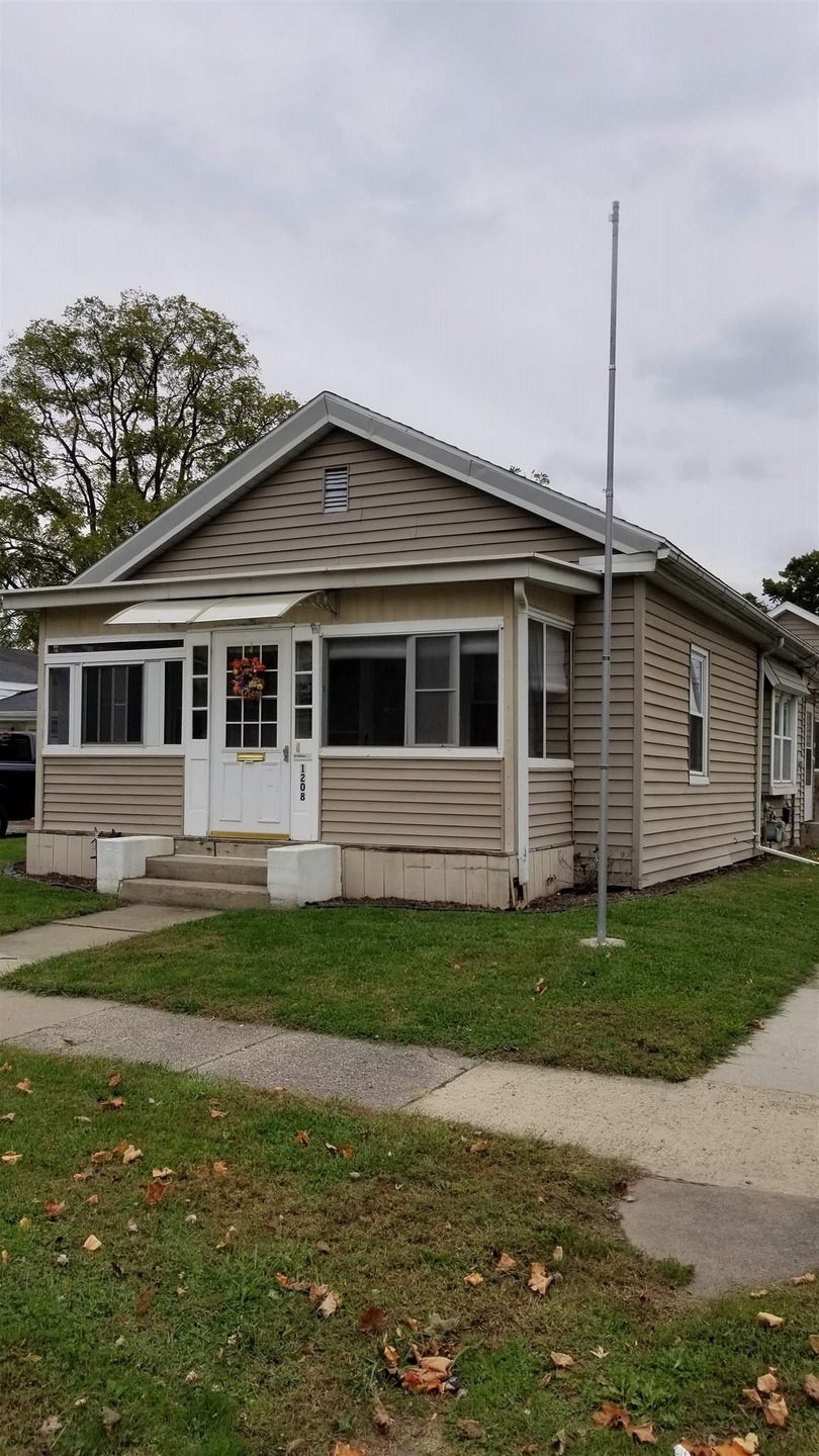 1208 S Cedar St, Auburn, IN 46706 - photo 1