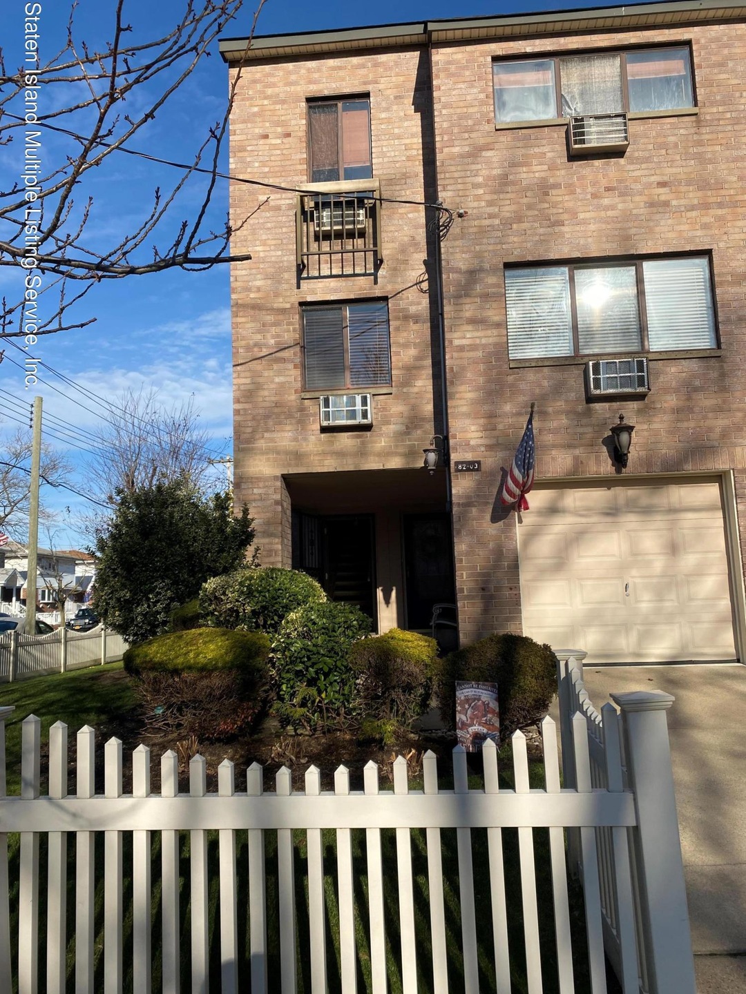 Welcome to 8203 155th Ave