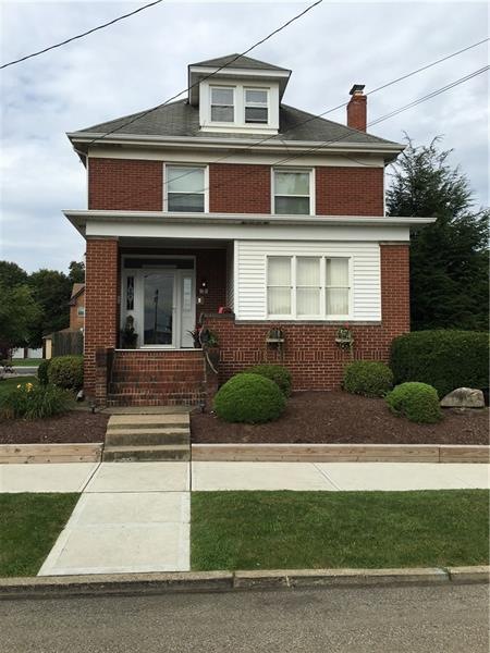 Beautiful Single Family Home! 3-4 Bedrooms.  Lands