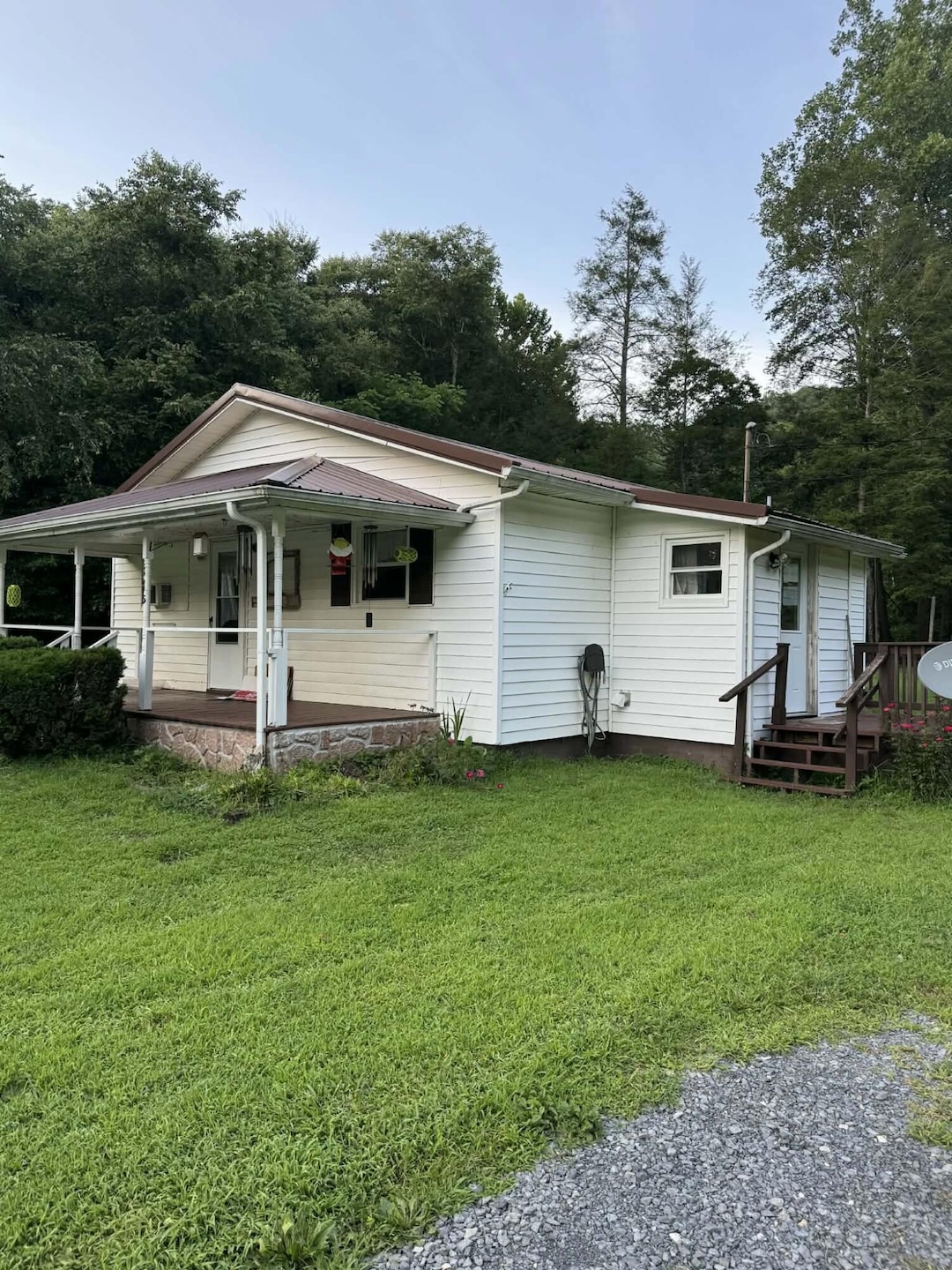 143 Sunny Ln unit 143, Drennen, WV 26667 - photo 1