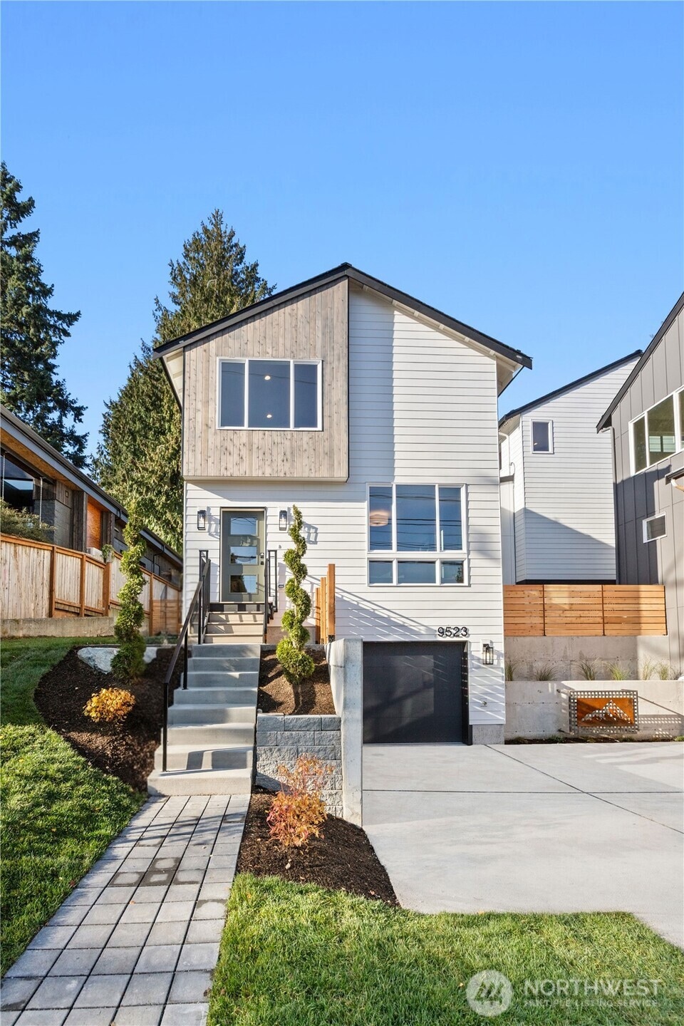 Pending $749,900 • Co-Listing Agent