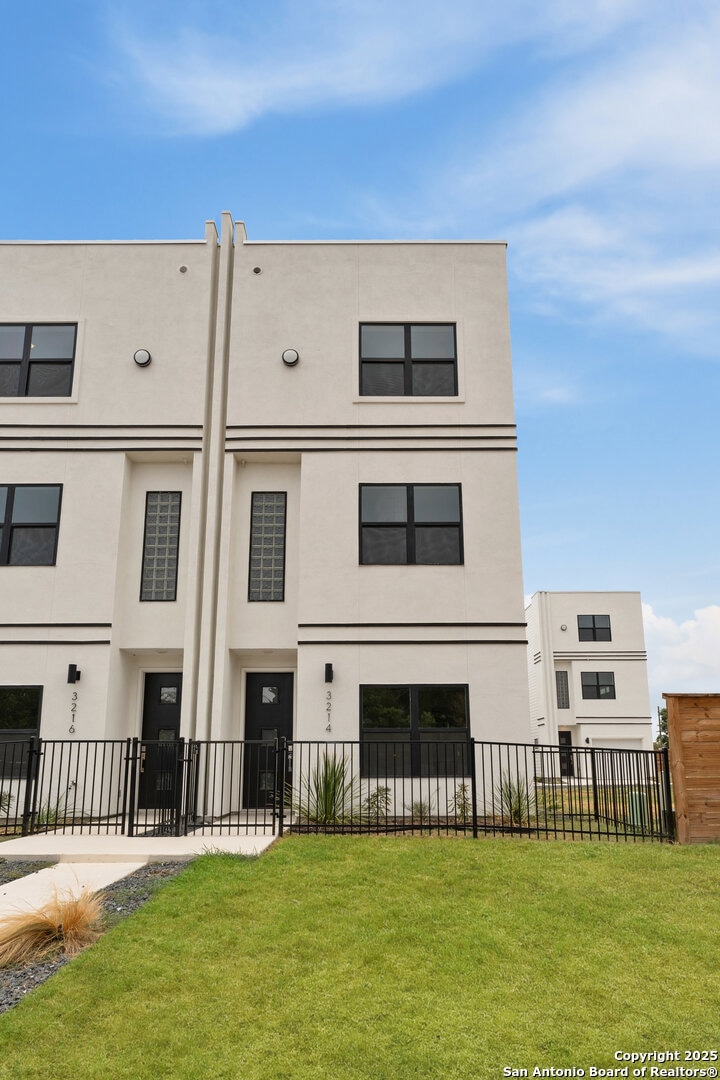 3214 N Elmendorf St unit 102, San Antonio, TX 78201 - photo 1