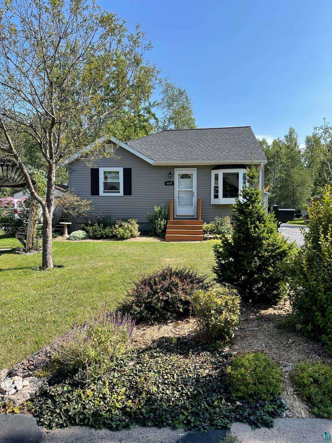 4806 Oakley St, Duluth, MN 55804 - photo 1